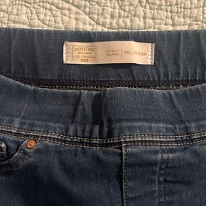 Levi pull on signature jeans.